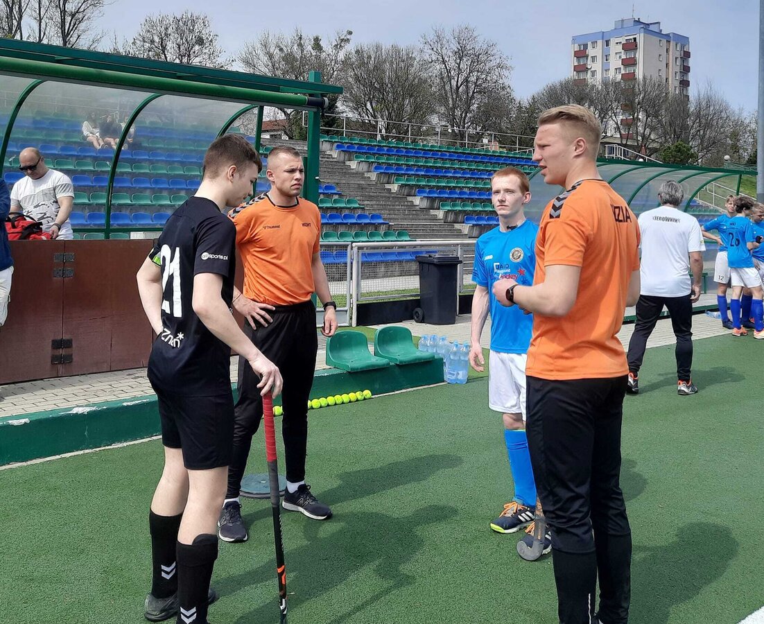 Juniorzy KS Warta Poznań pokonują gości z Siemianowic