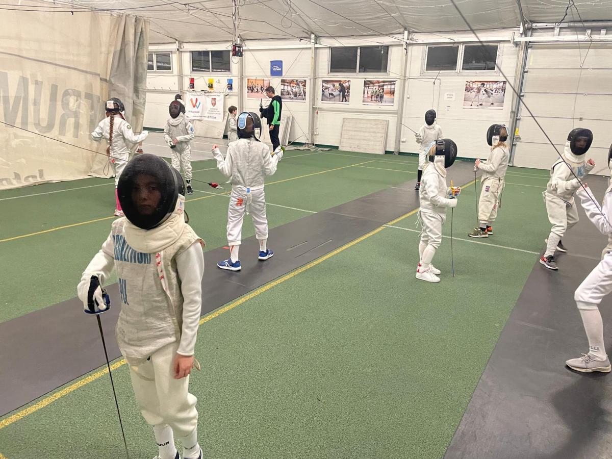 SZERMIERCZE ZAJĘCIA SPORTOWE JAKO PRZECIWDZIAŁANIE UZALEŻNIENIOM I PATOLOGIOM SPOŁECZNYM